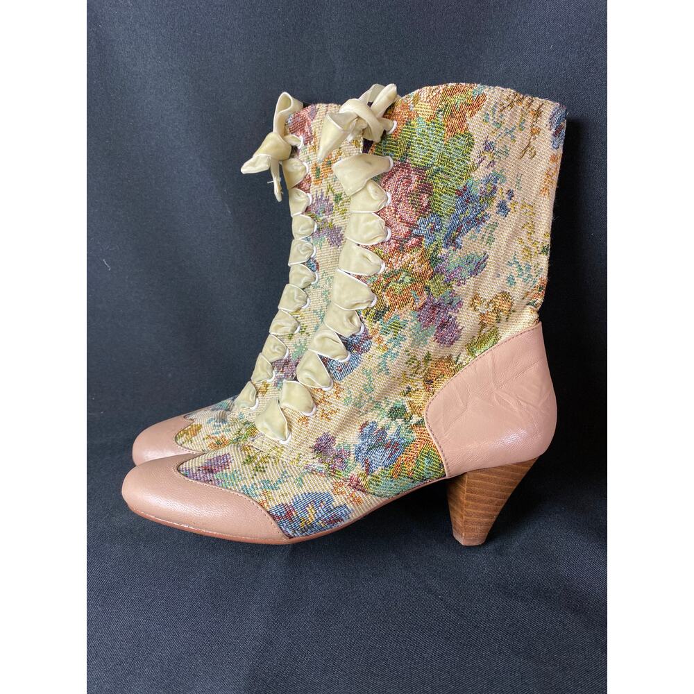 Poetic License LADY VICTORIA Floral Tapestry Granny BOOTS Cottagecore EU39 US8.5